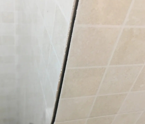 行唐瓷砖空鼓维修公司分享阳台瓷砖脱落的修复过程可以分为以下几个步骤